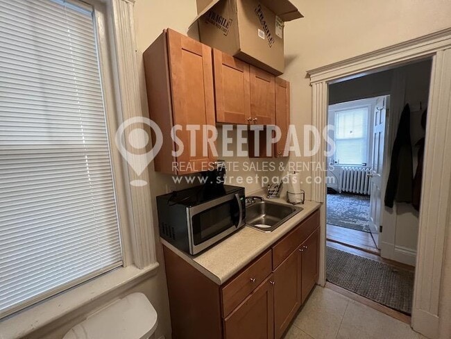 Building Photo - bedroom in Boston MA 02215