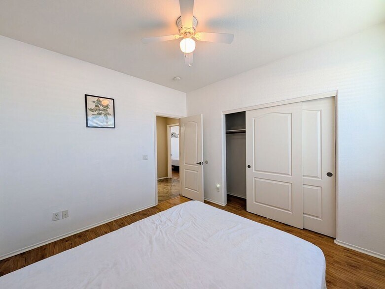 Building Photo - 14309 W Caribbean Ln