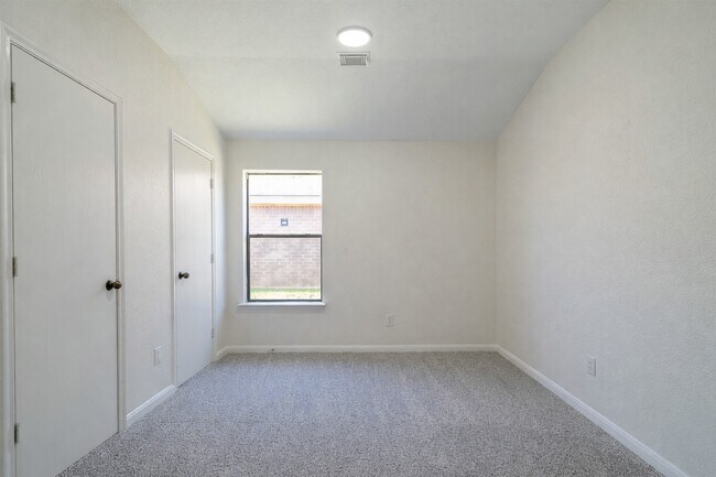 Building Photo - 1318 Hawks Nest Dr