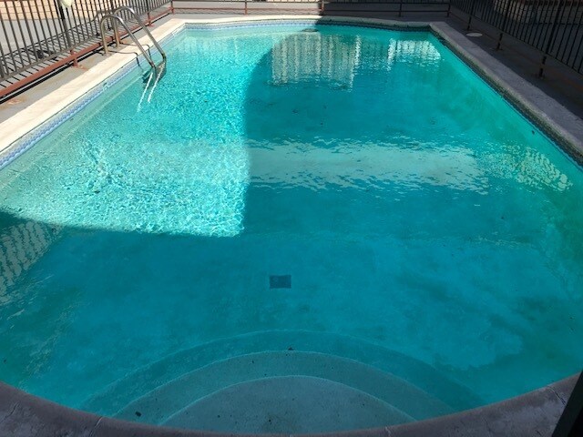 Building Photo - 440 S Oxford Ave