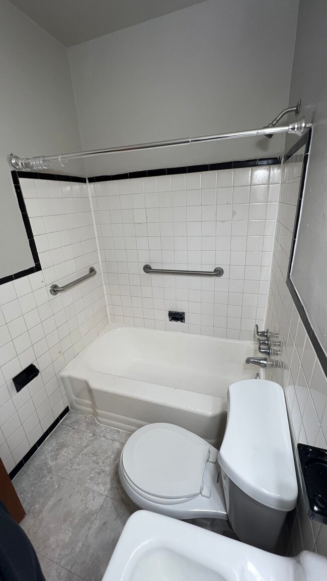 Building Photo - 1051 Desoto Rd