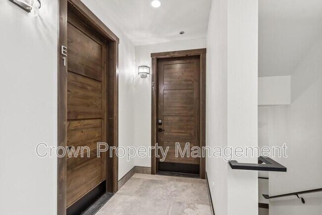 Building Photo - 317 Akers Ln