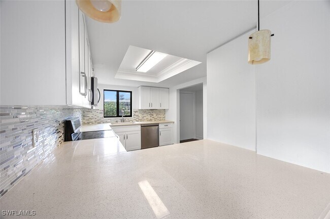 Building Photo - 4610 Chantelle Dr