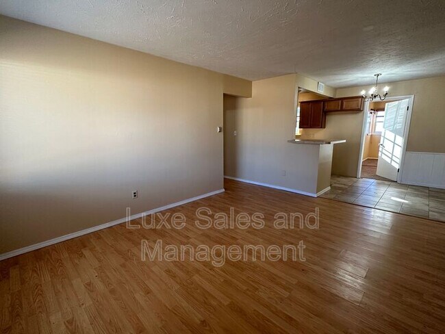 Building Photo - 116 W Rose Dr