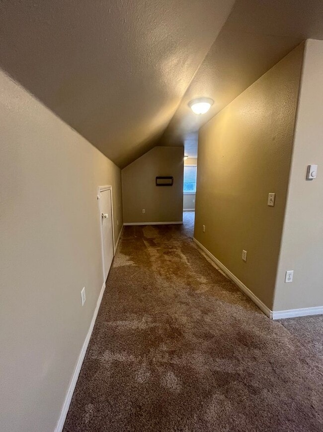 Building Photo - 3-Bedroom 2.5-Bathroom home in Eugene