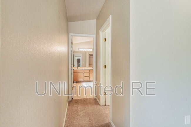 Building Photo - 4154 E Broken Rock Loop