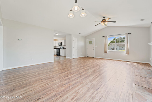Building Photo - 443 Dion Dr