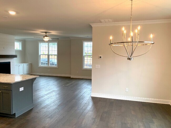 Building Photo - 570 Turlington Pl