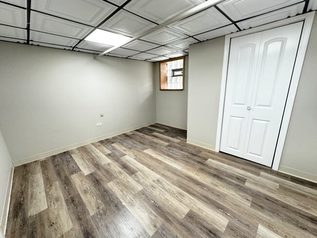 Building Photo - 2738 W Winnemac Ave