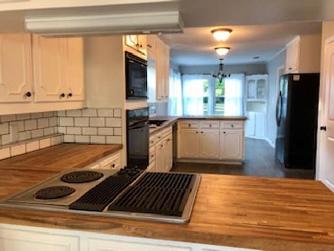 Building Photo - 1307 Aldridge-House-Commerce