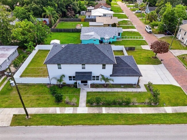 Building Photo - 2075 Jewell Ave