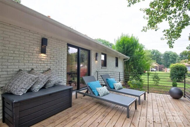 Building Photo - 3945 Rockfern Rd