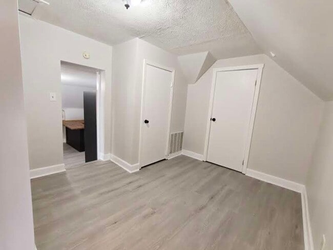 Building Photo - 317 East Washington St