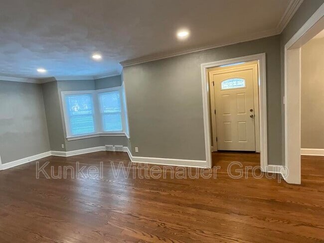 Building Photo - 132 N 82nd St