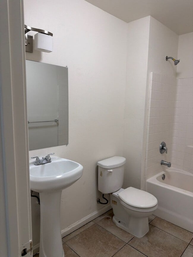 Building Photo - 705 S Brown St