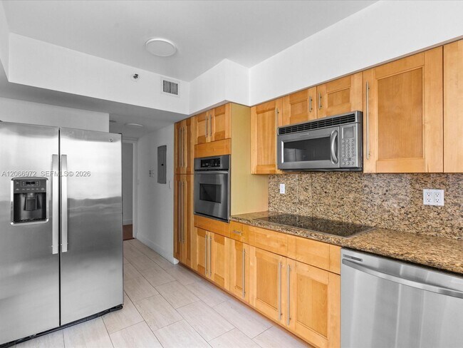 Building Photo - 1541 Brickell Ave