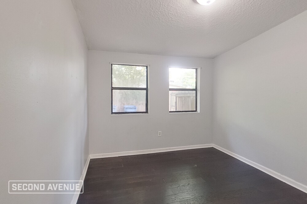 Building Photo - 7029 Fontainebleau Crescent