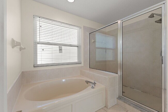 Building Photo - "Spacious 4-Bedroom Gem with 2.5 Baths in ...