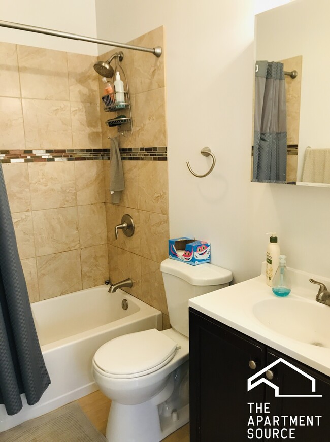 Building Photo - 1622 N Fairfield Ave