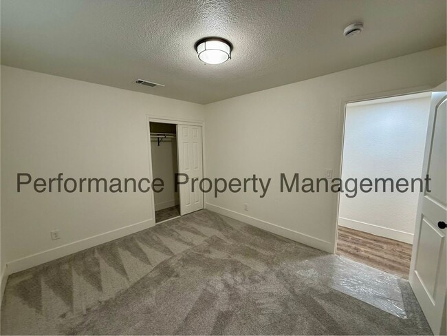 Building Photo - Charming 3 Bed/2 Bath N Bakersfield Home w/ $0 Deposit Option