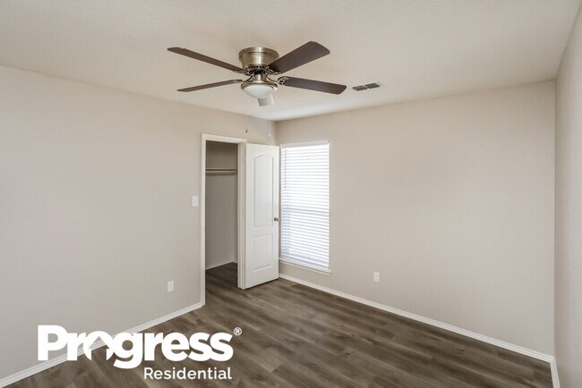 Building Photo - 6918 Meadow Bend Dr