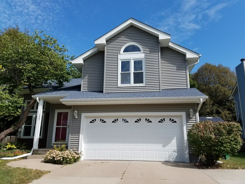 Front - 1209 58th St