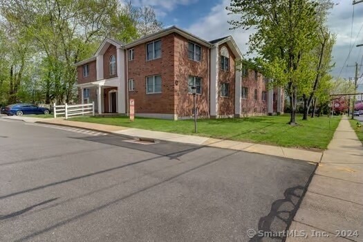 Building Photo - 54 Oak St