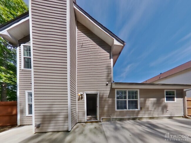 Building Photo - 2075 Mulberry Ln