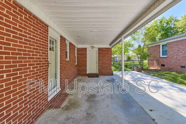 Building Photo - 102 Tiffany Dr