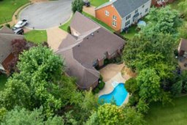 Building Photo - Beautiful Brentwood Home with Inground Pool on Quiet Cul-de-Sac