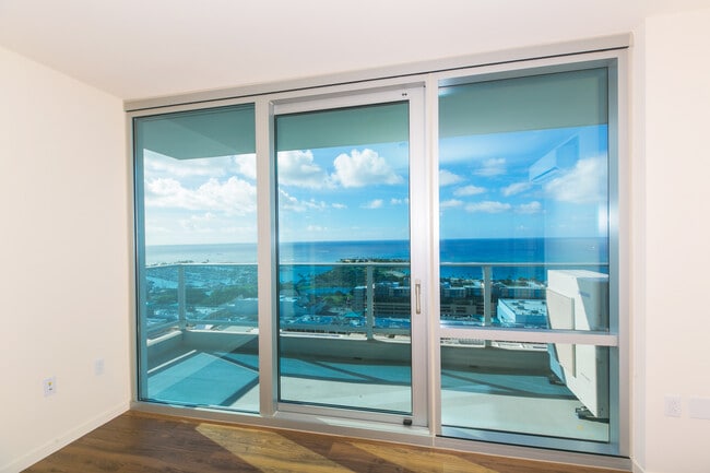 Building Photo - 1391 Kapiolani Blvd