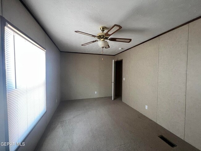 Building Photo - 284 E Wicker Rd