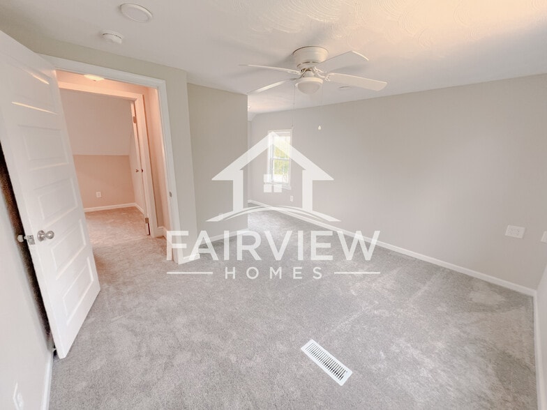 Building Photo - 3239 Mayflower Dr