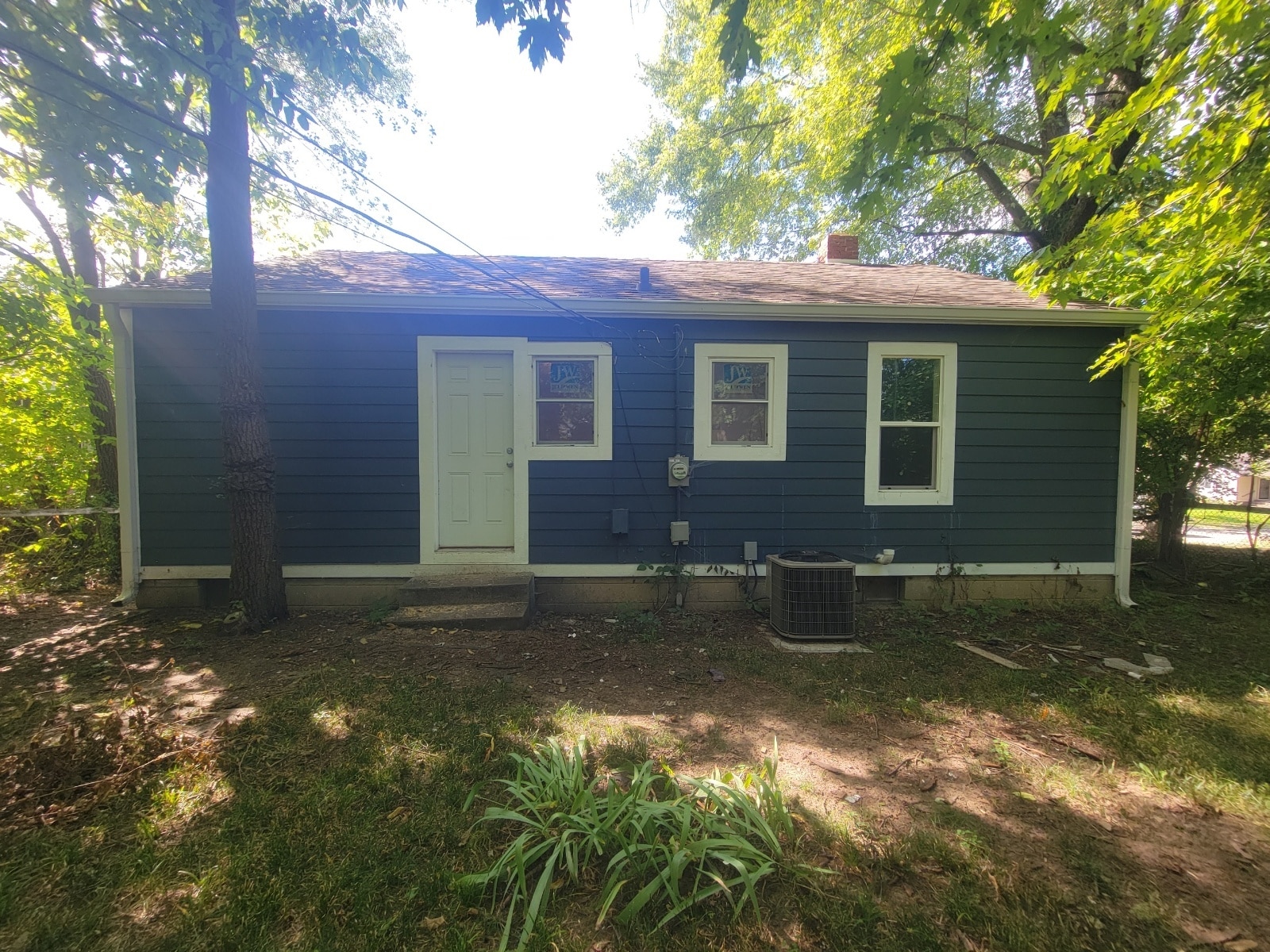 Building Photo - 3923 Millersville Dr