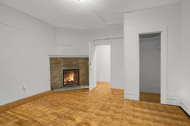 Building Photo - 1316 7th St SE