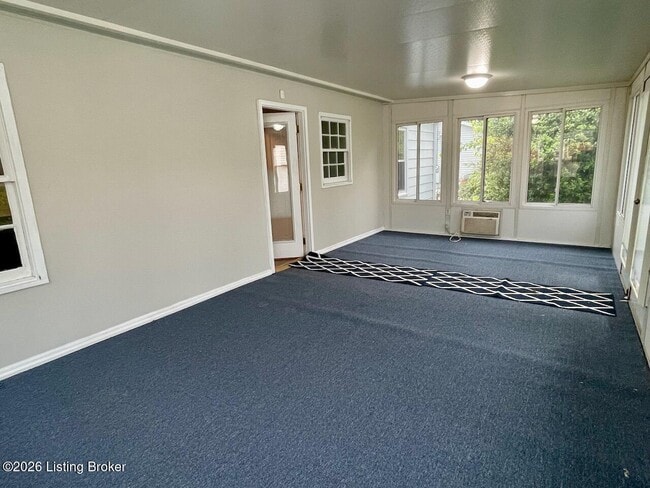 Building Photo - 9207 Fenmore Ave