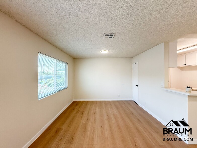Building Photo - 14801 Delano St