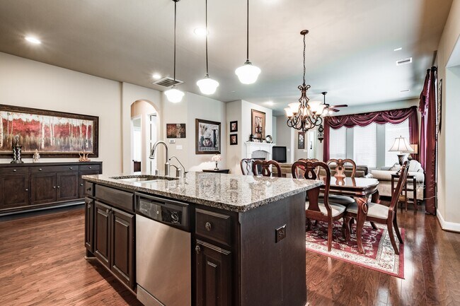 Building Photo - 20050 Mitchell Cove Dr