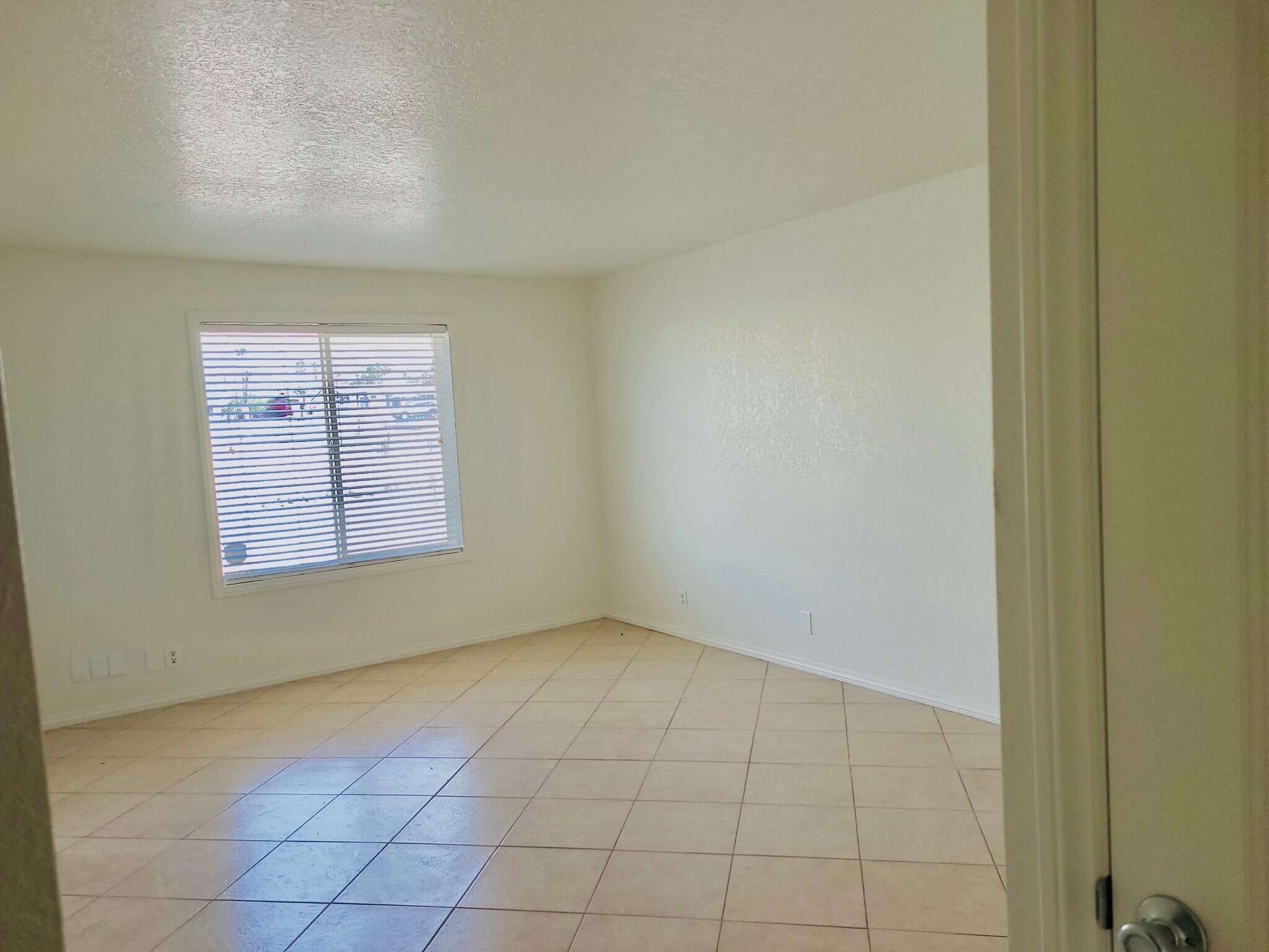 Building Photo - 261 Cottonwood Dr