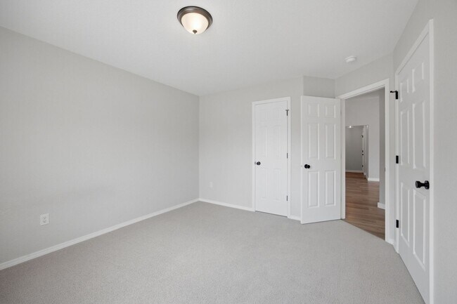 Building Photo - 2704 Stratford Ln