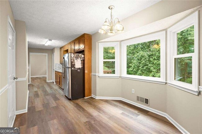 Building Photo - 200 E Country Woods Dr