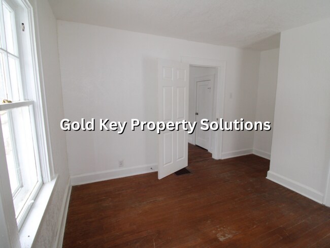 Building Photo - MUNCIE 3 BR 1 BA House with New Appliances and Garage (SECTION 8 APPROVED)