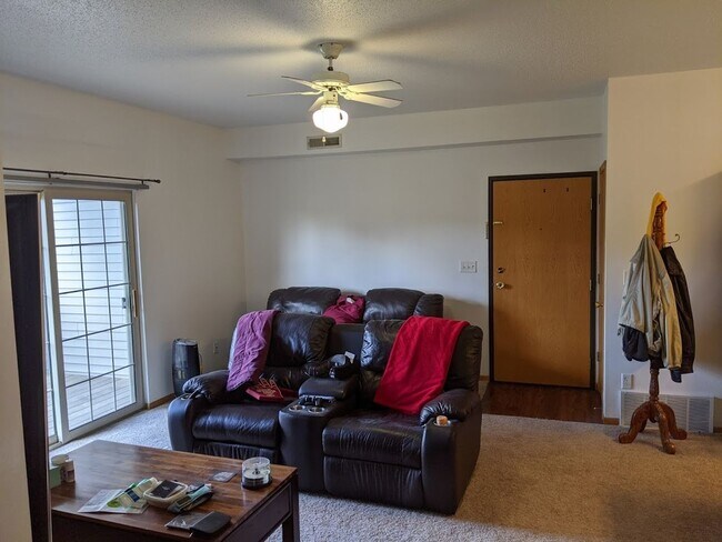 Building Photo - Rory 2270