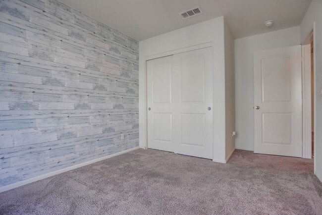 Building Photo - Beautiful 4 Bedroom Townhome! Built in 202...