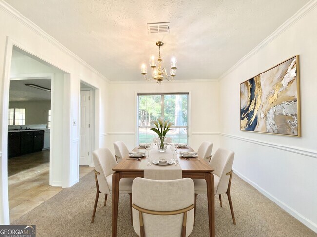 Building Photo - 640 Suwanee Lakes Cir NW