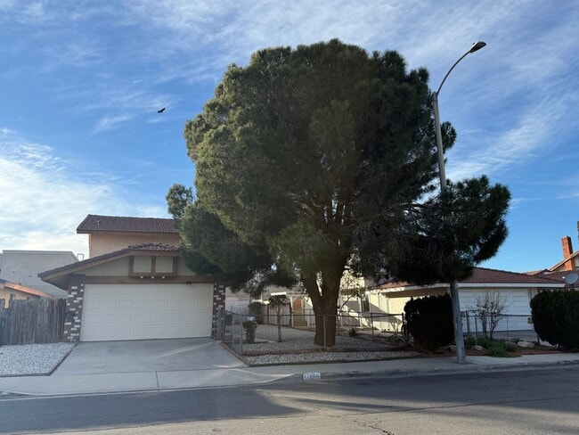 Building Photo - Victorville-3 Bedroom2 Bathrooms,2 Story Home, New Paint, New Carpet,