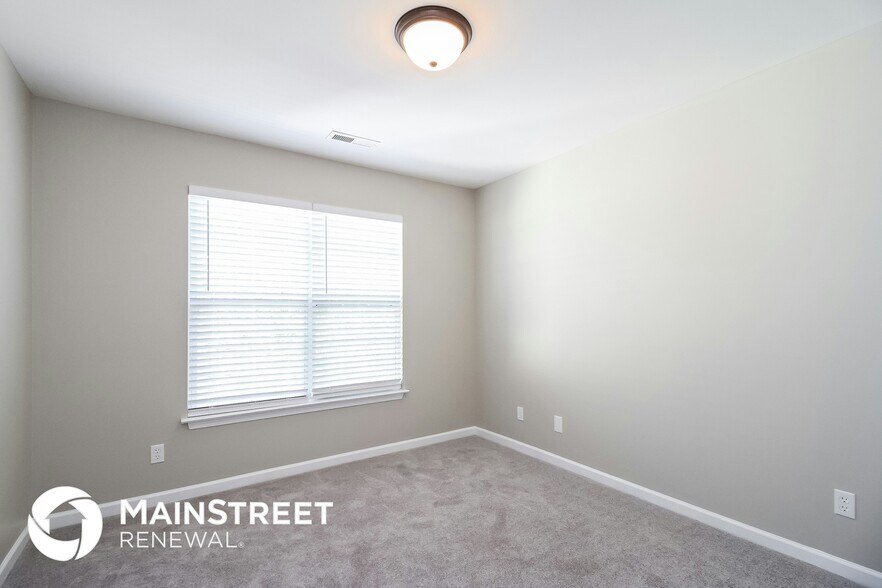 Building Photo - 977 Peachtree Meadows Cir