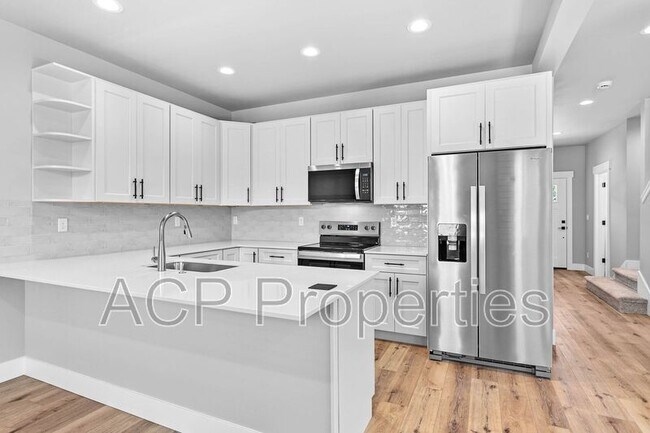 Building Photo - 2201 DeJong Dr
