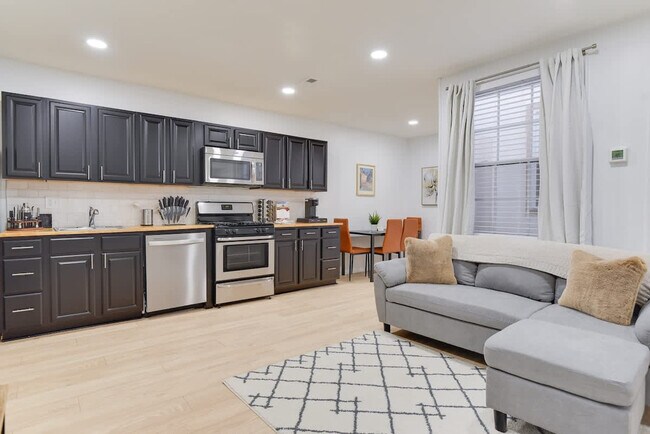 Building Photo - 1255 Raum St NE