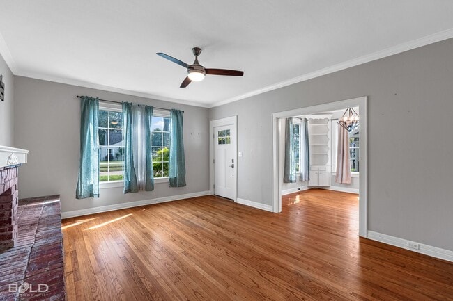 Building Photo - Check Out this 3 bed 2 bath!!